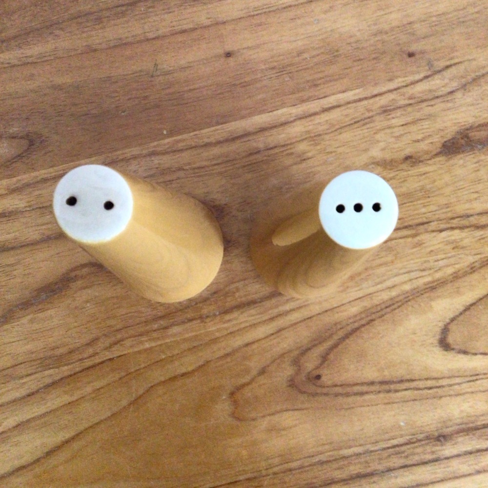Vintage Golden Orange Ceramic Salt and Pepper Shaker Pair - Picture 5 of 6